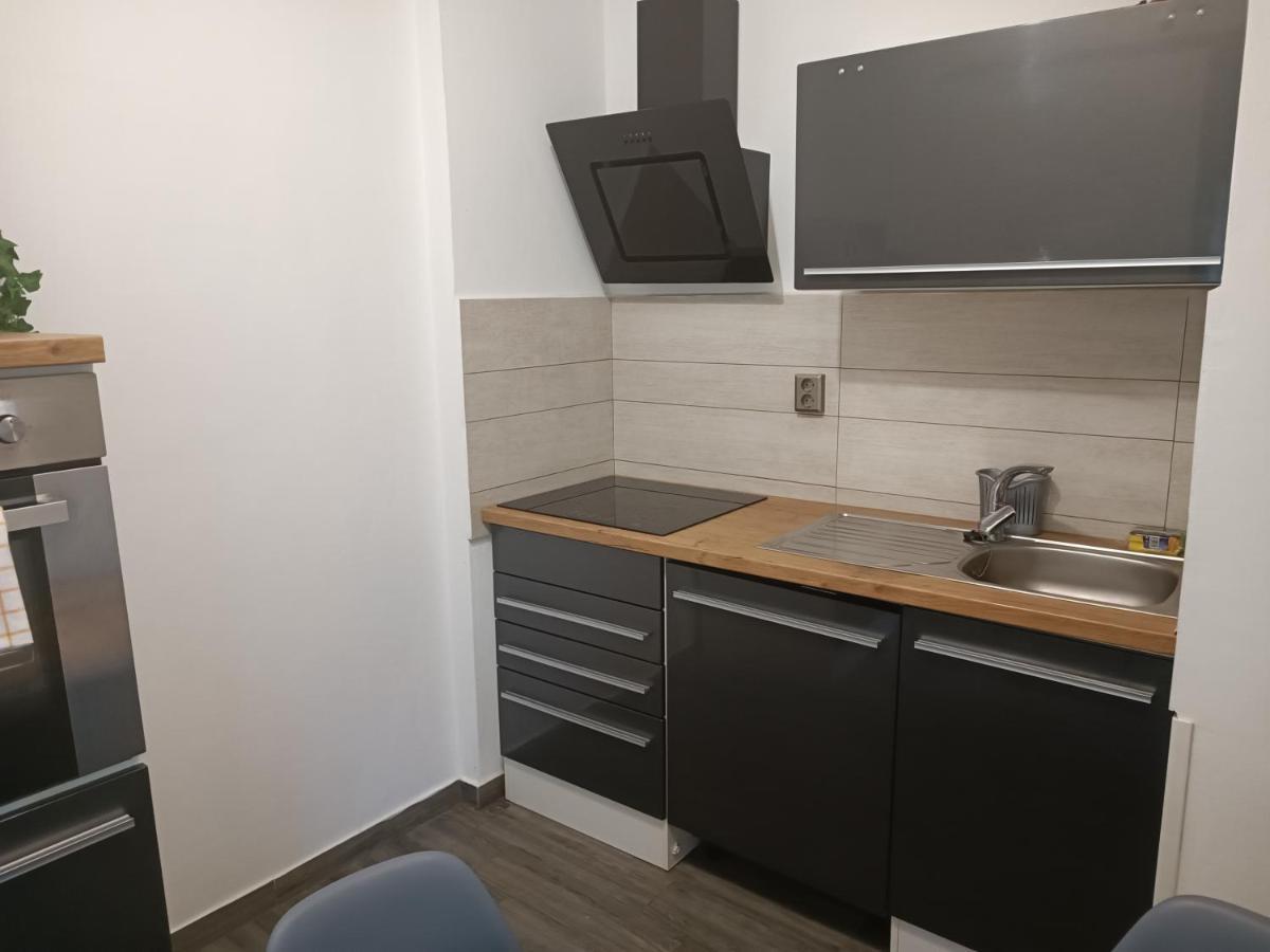 Apartman Hric -50M Od Plaze- Mali Lošinj Eksteriør billede